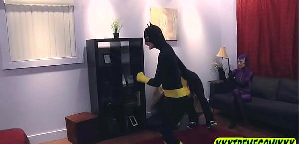  batgirl-catwoman-tegan 1280x720 (1)